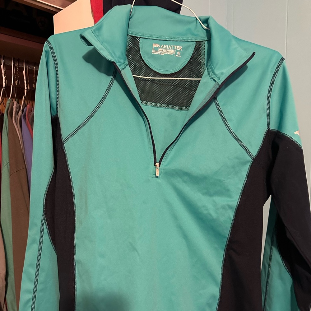 Ariat     Pullover.     Large.  Brand new